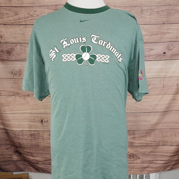 VINTAGE ST LOUIS CARDINALS IRISH ST PATTYS DAY CLOVER NIKE TEAM TSHIRT 2XL Y2K - Picture 2 of 7